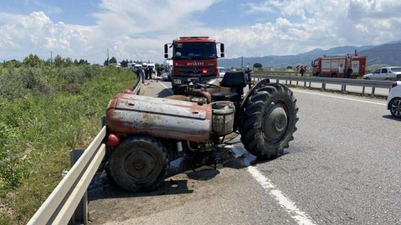 Manisa'da minib&uuml;s, trakt&ouml;re &ccedil;arptı: 1 &ouml;l&uuml;, 3 ağır yaralı
