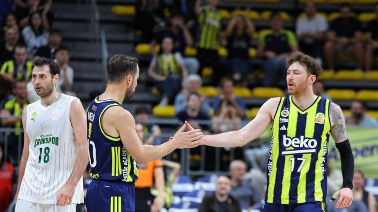 Anadolu Efes ve Fenerbah&ccedil;e yarı final bileti i&ccedil;in parkeye &ccedil;ıkacaklar!
