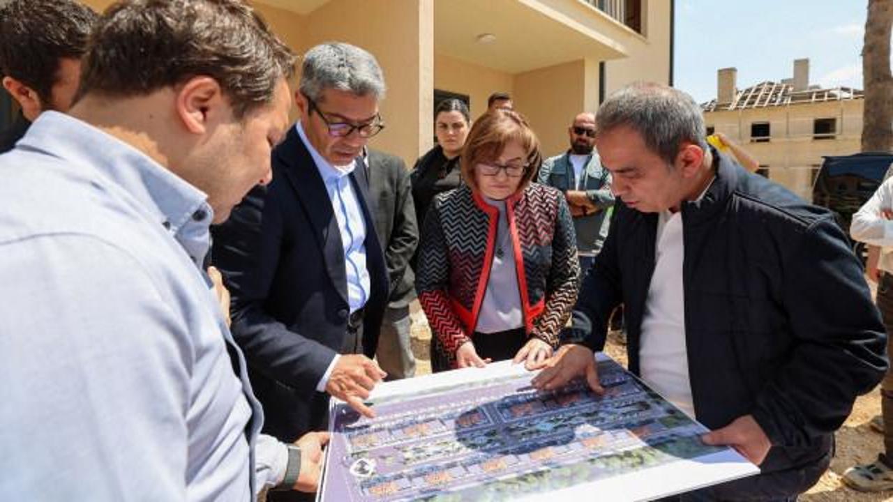 Başkan Şahin, TCDD lojmanlarının restorasyon &ccedil;alışmalarını inceledi