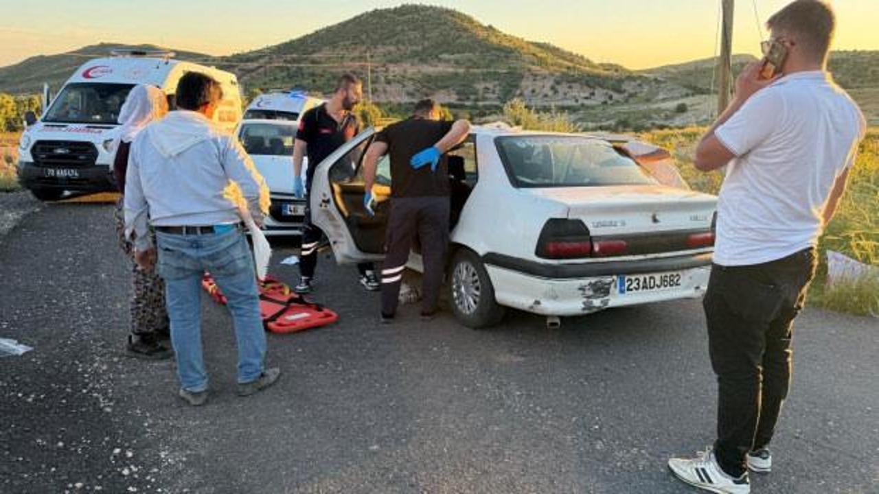 Batman'da iki otomobil &ccedil;arpıştı: 12 yaralı