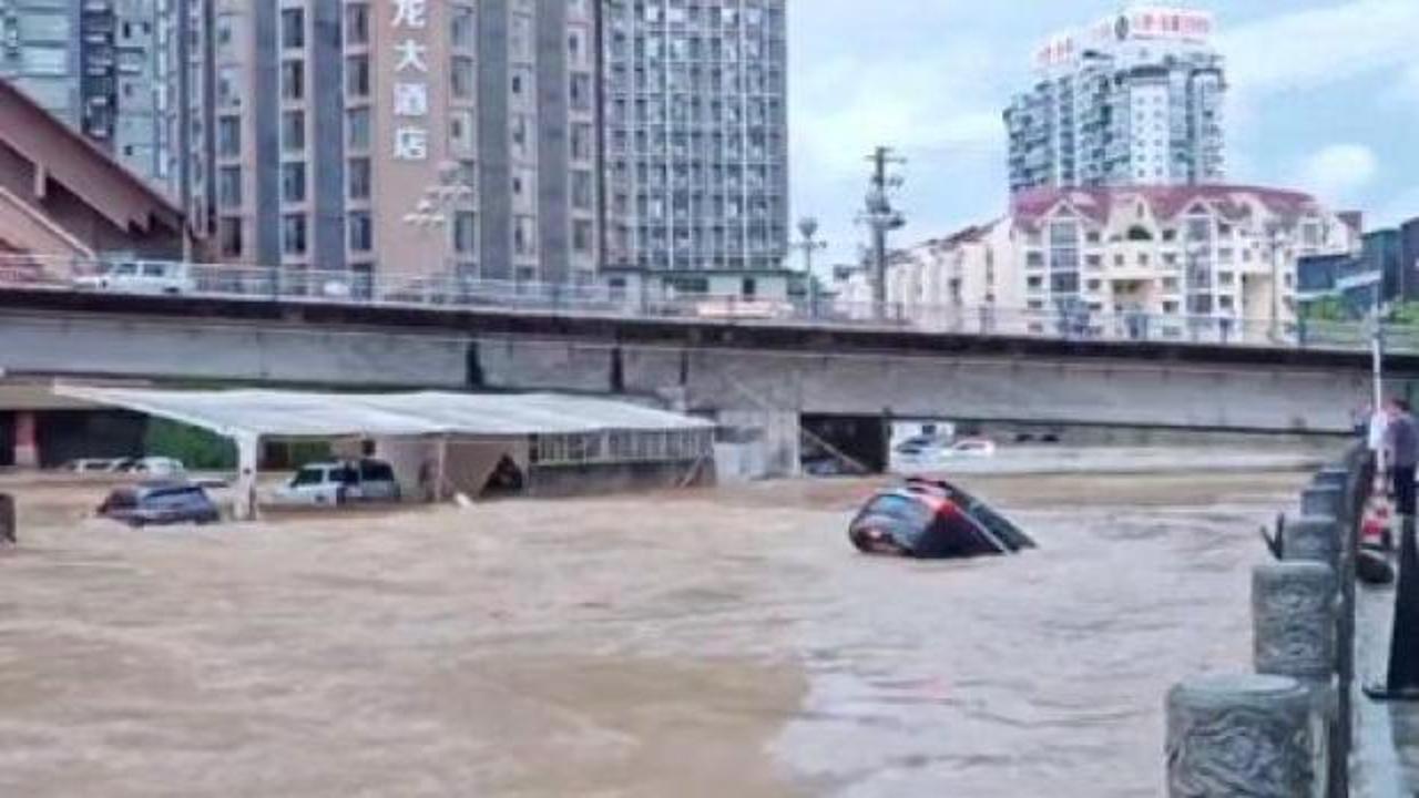 &Ccedil;in'de sel felaketi! 9 kişi hayatını kaybetti