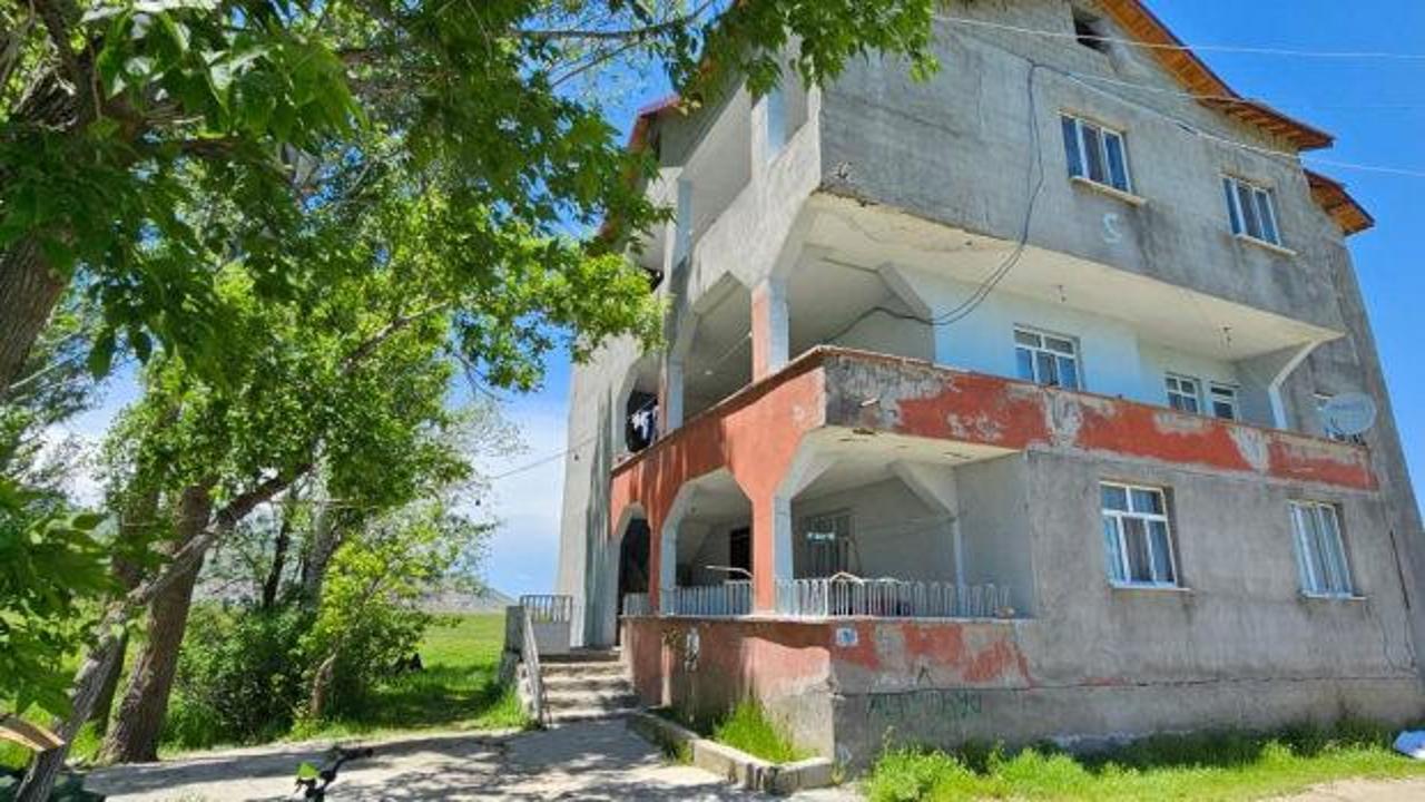 Geceleri uyuyamıyorlar: Evden &ccedil;ıkanlar dehşete d&uuml;ş&uuml;rd&uuml;! 'Bazıları 3 metre'