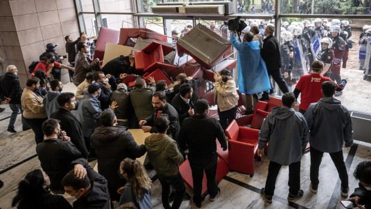 İstanbul'da menteşe &uuml;retimi yapılan fabrikada yangın