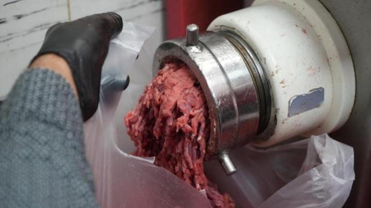 Kasaplarda kıyma &ccedil;ekme telaşı: Kilogramı 30 TL