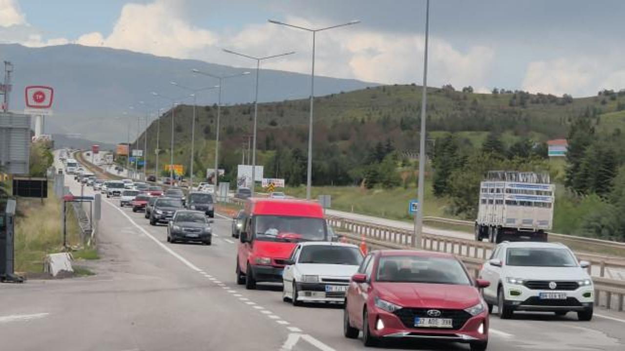 "Kilit kavşak" Kırıkkale'de bayram &ouml;ncesi trafik yoğunluğu s&uuml;r&uuml;yor