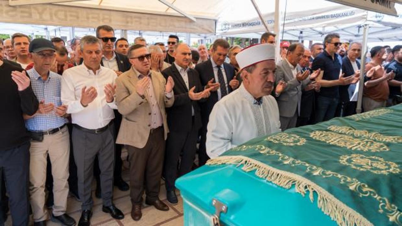 &Ouml;zg&uuml;r &Ouml;zel'in acı g&uuml;n&uuml;! Amcası son yolculuğuna uğurlandı 