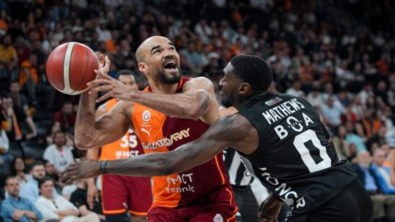 Pota derbisinde g&uuml;len Galatasaray! Seri son ma&ccedil;a kaldı