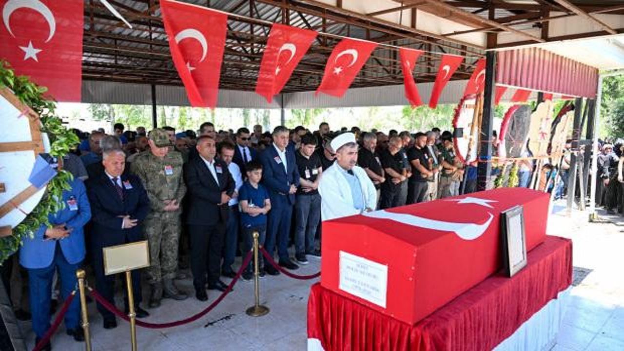 Şehit olan polis memurunun cenazesi Adana'da defnedildi