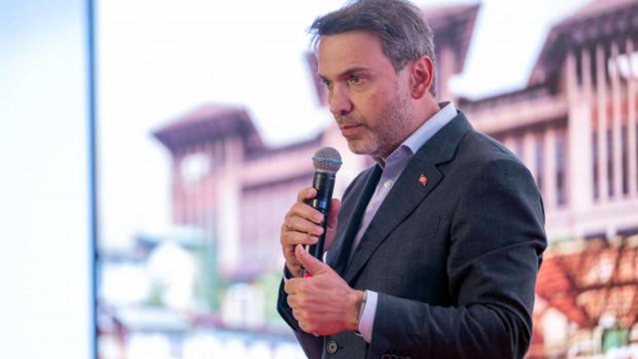 Enerji ve Tabii Kaynaklar Bakanı Alparslan Bayraktar konuşma yaparken