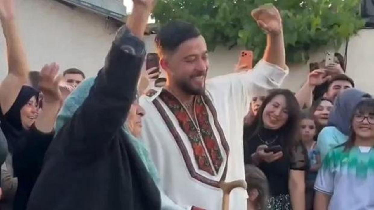 DJ Mahmut Orhan Balıkesir'in Kürse köyünde vatandaşlarla birlikte