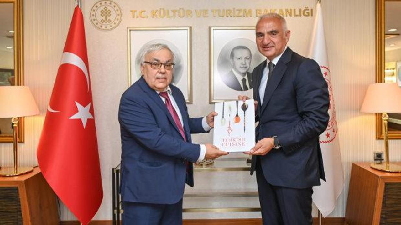 Bakan Ersoy, Rusya B&uuml;y&uuml;kel&ccedil;isi Verşinin&rsquo;i kabul etti