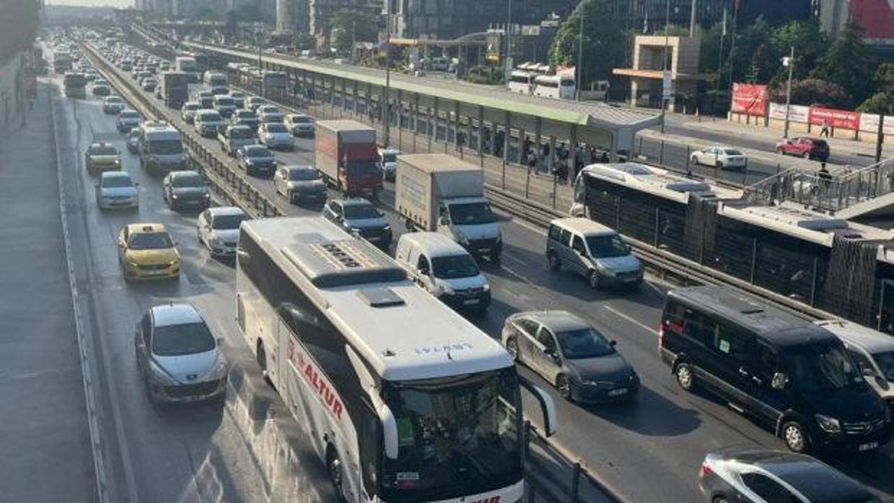 Bayram tatili sonrası İstanbul'da trafik yoğunluğu