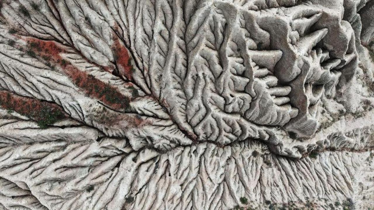 Kırıkkale bozkırlarında ilginç kaya oluşumları ve etkileyici manzara