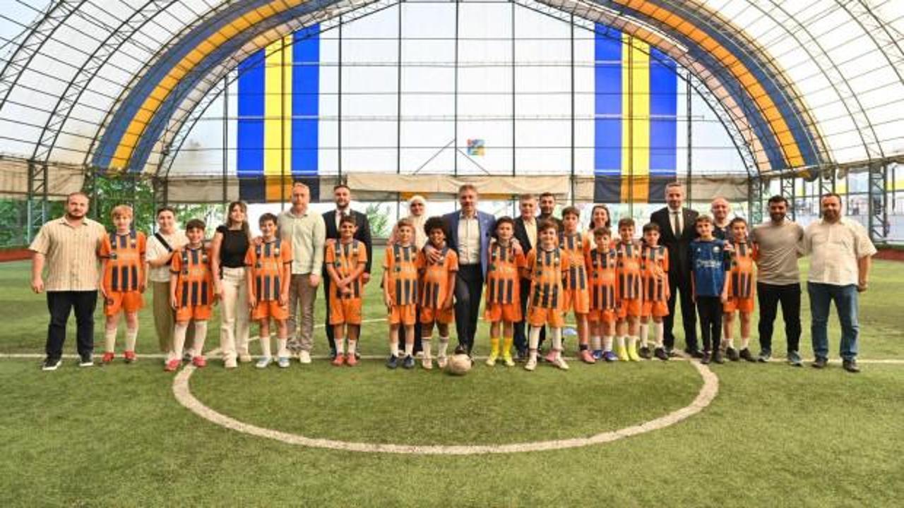 TBMM Adalet Komisyonu Başkanı Cüneyt Yüksel spor kulübünü ziyaret ediyor.