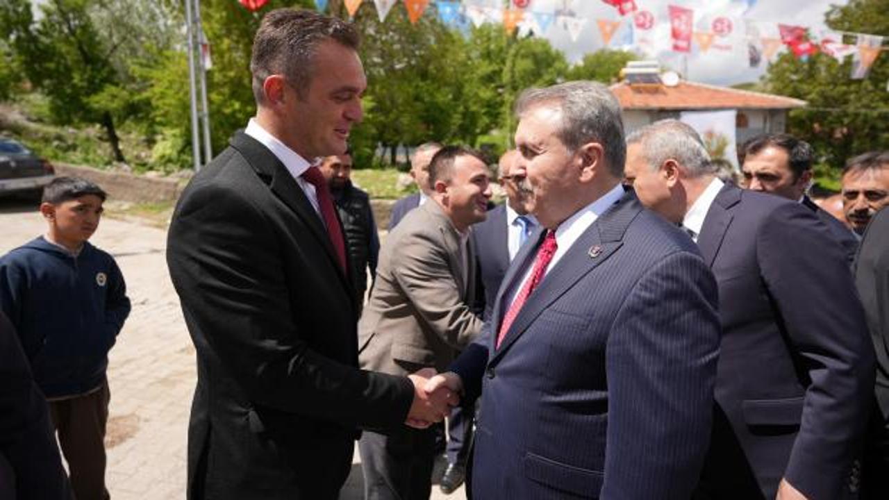 Destici&rsquo;den Kuş&ccedil;u&rsquo;da MHP se&ccedil;im ofisini ziyaret etti