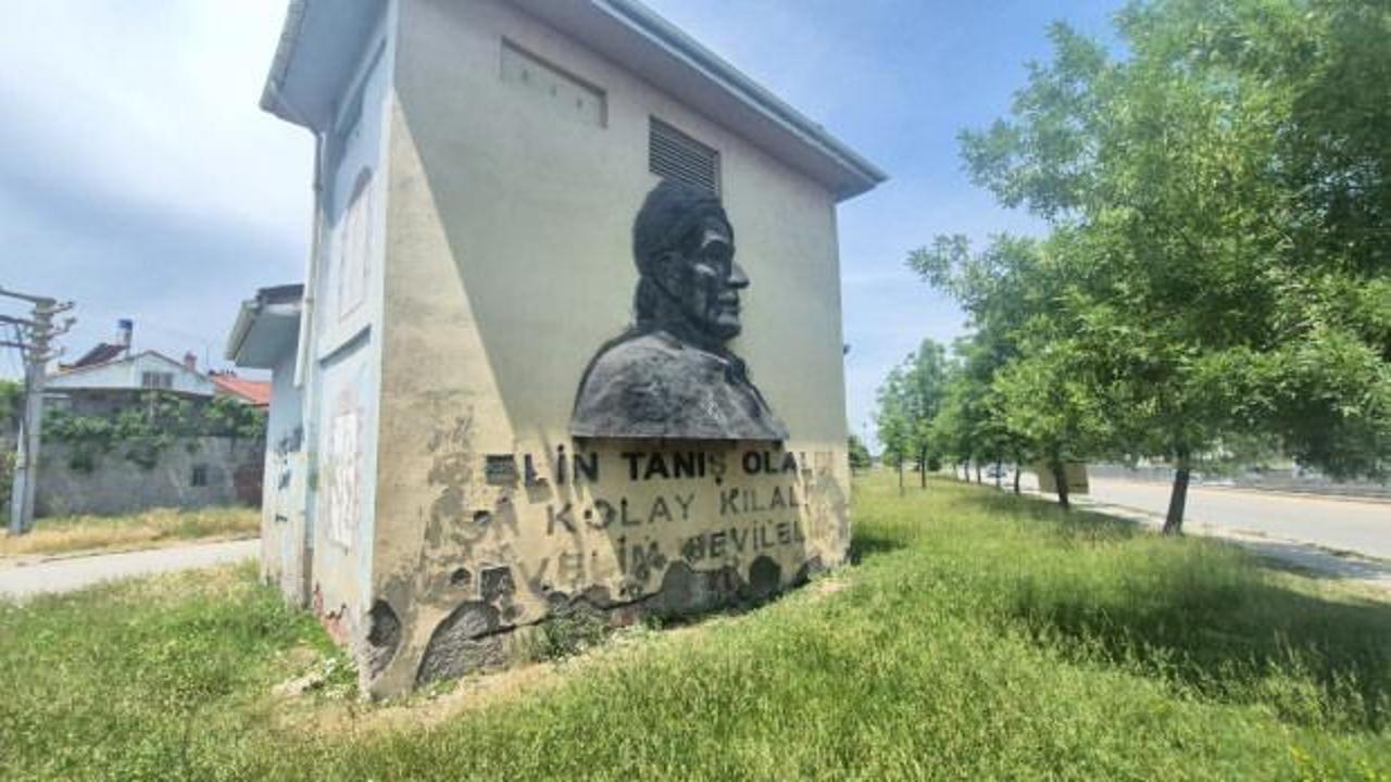 Eskişehir'de bakımsız trafo binası üzerinde Yunus Emre silüeti.