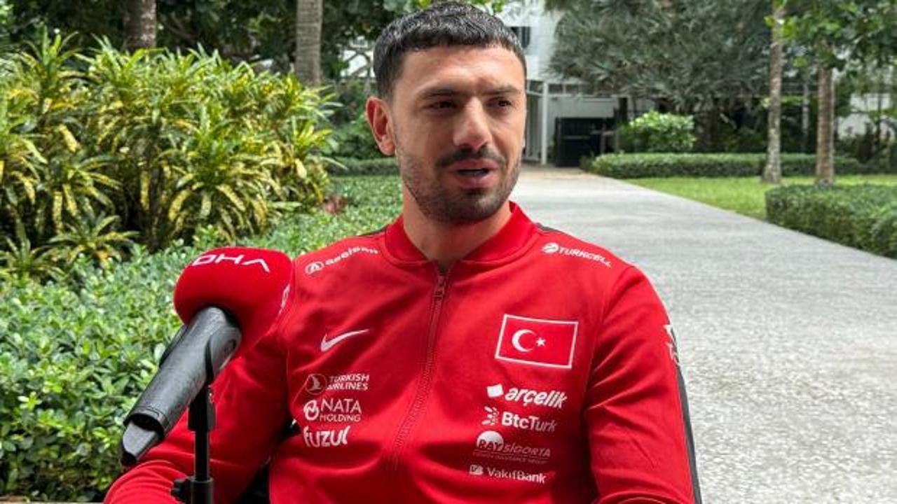 Merih Demiral, milli takım kampında açıklamalarda bulunuyor.