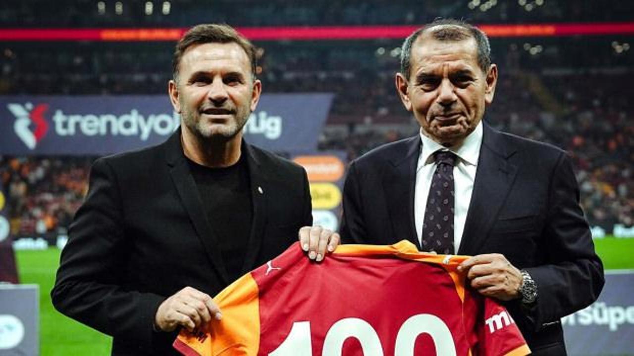 Galatasaray Teknik Direktörü Okan Buruk ve Başkan Dursun Özbek'in tokalaşma anı