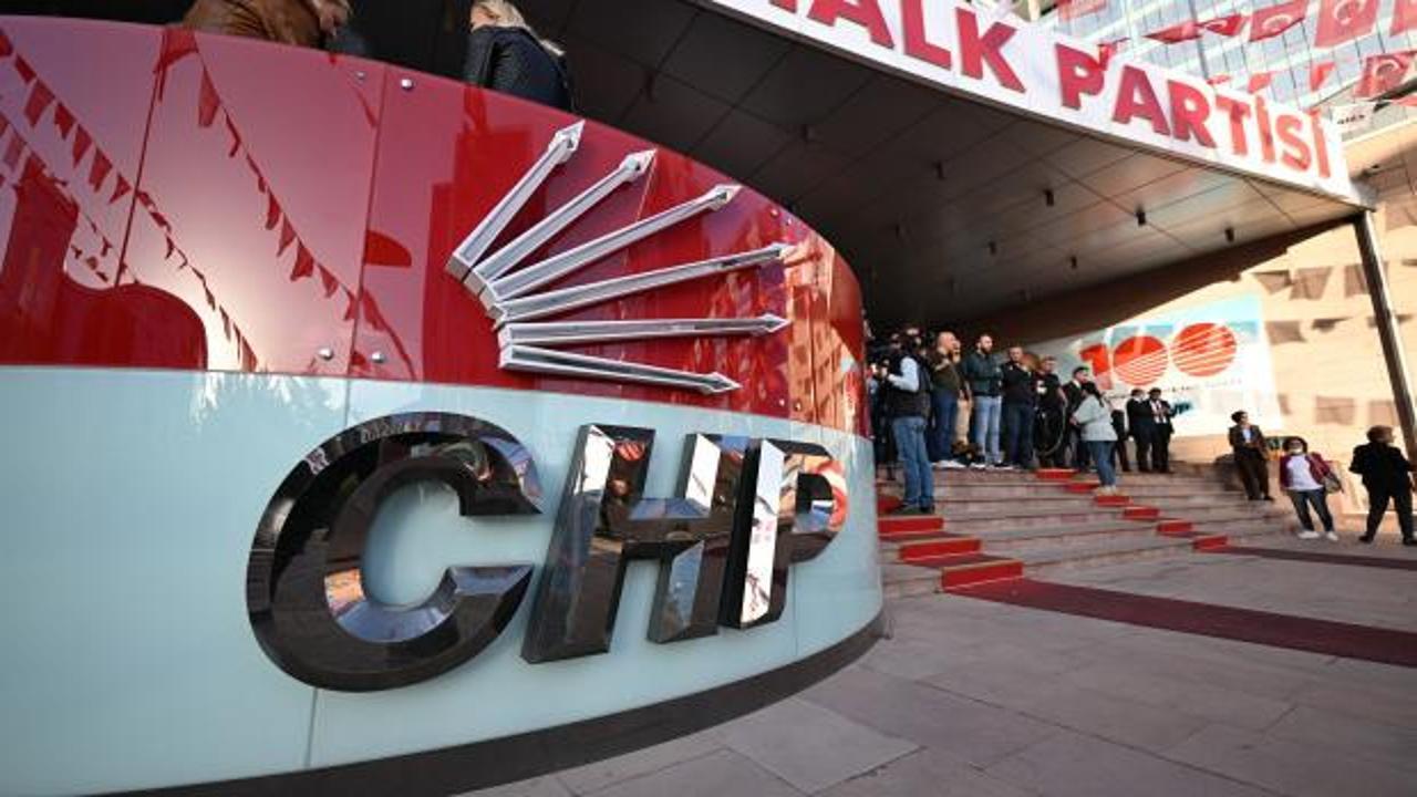 CHP Genel Merkezi önünde hareketli saatler