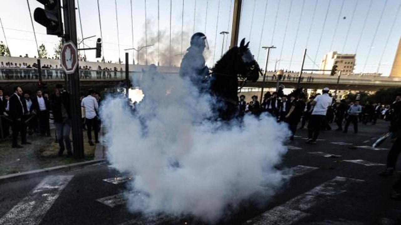 Tel Aviv'de düzenlenen hükümet karşıtı protestolar sırasında polisin müdahalesi.