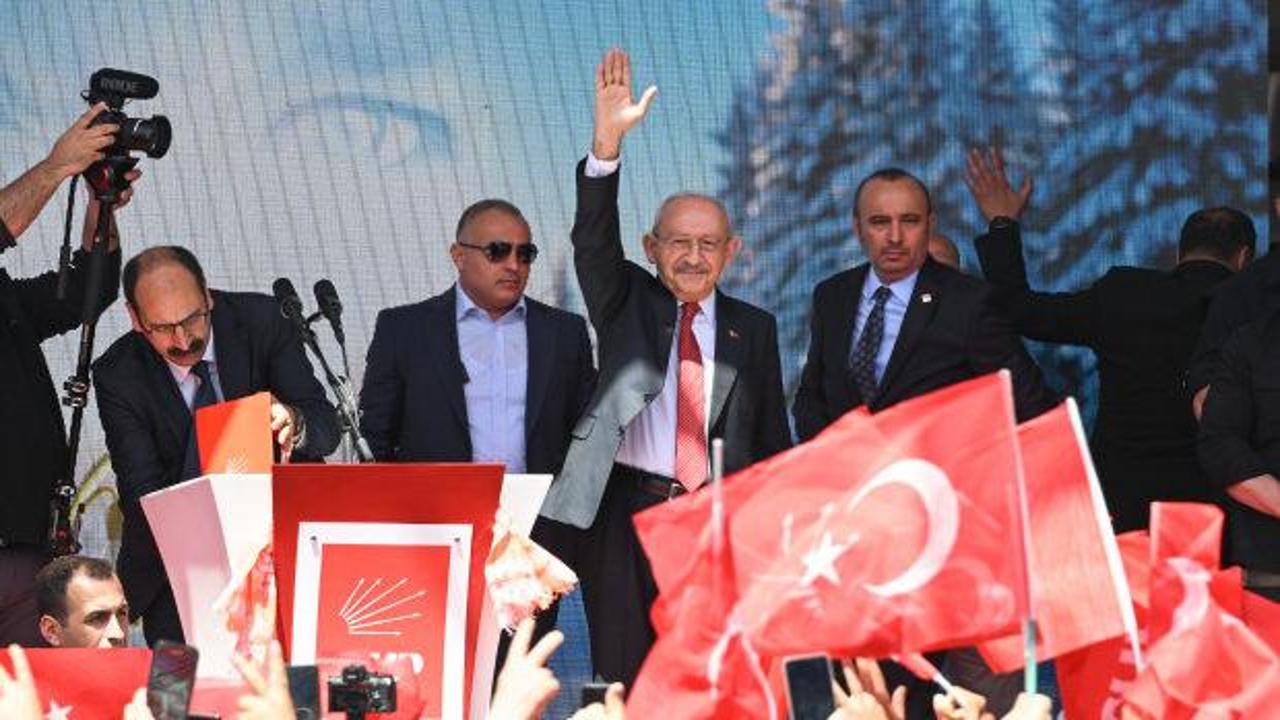 CHP genel merkez binası önünde siyasi hareketlilik