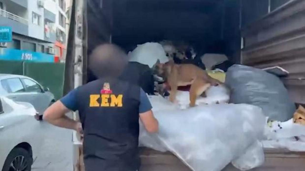 İzmir&rsquo;de zehir tacirlerine darbe: 371 kilogram uyuşturucu ele ge&ccedil;irildi