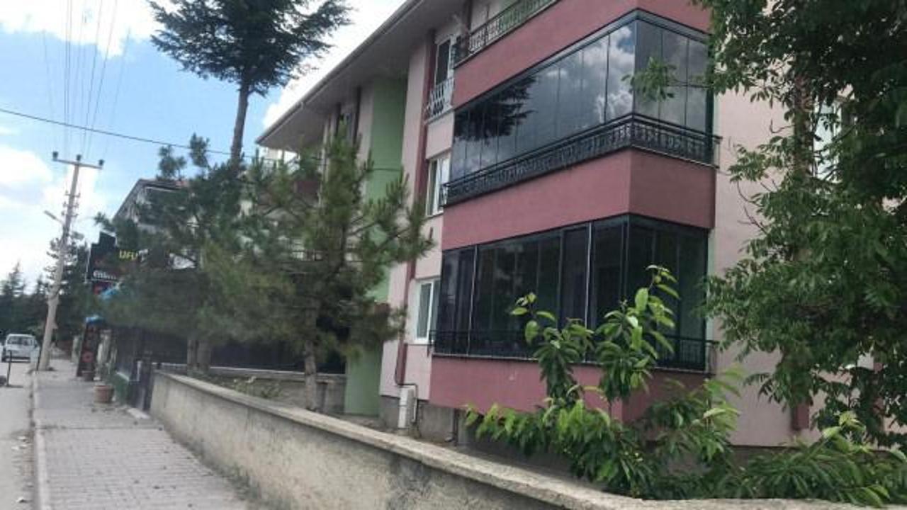 Konya'da 70 yaşındaki kadın evinde ölü bulundu, polis olay yerinde inceleme yapıyor.