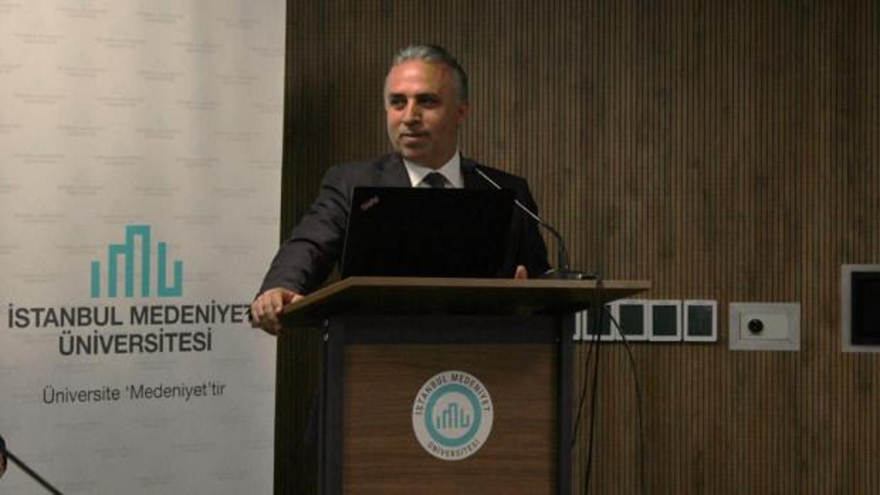 İstanbul Medeniyet Üniversitesi'nde düzenlenen D. Mehmet Doğan paneli katılımcıları.