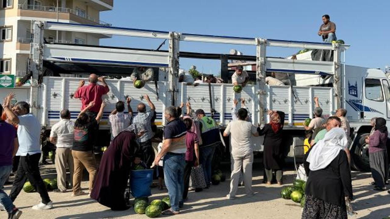 Mersin'de 30 tonluk hayır! Vatandaşa bedava dağıttı 
