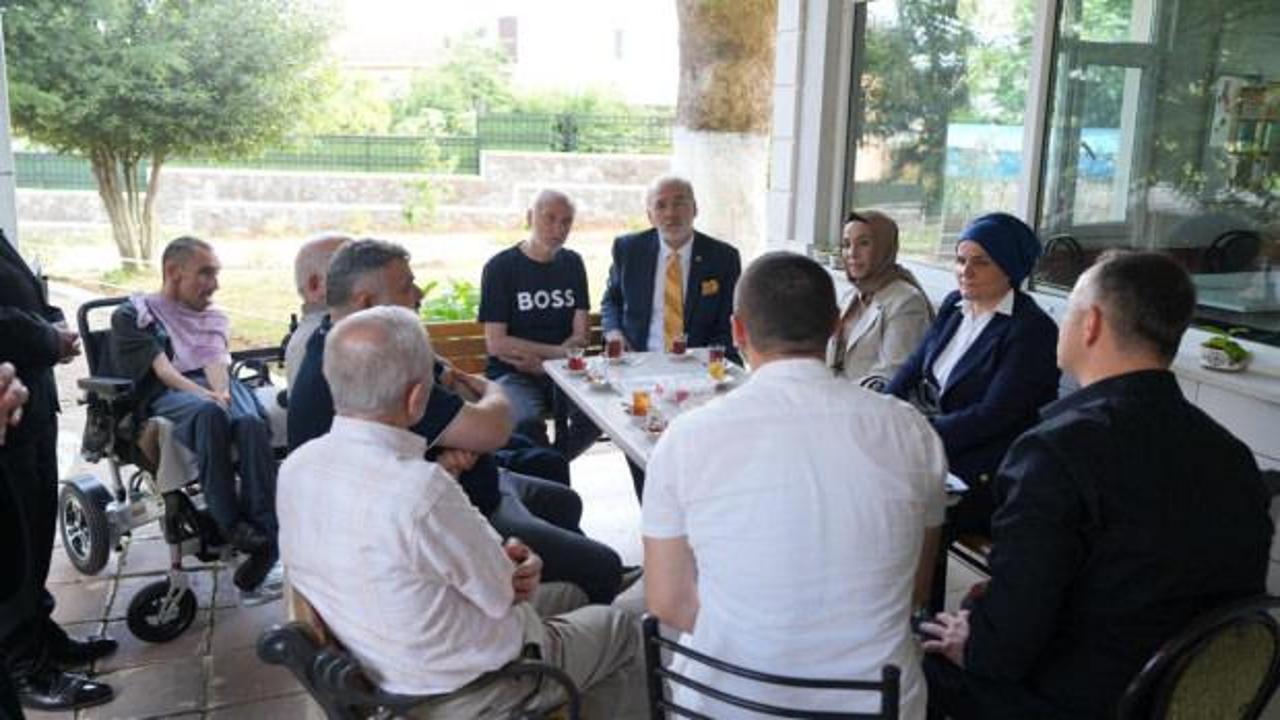 AK Parti Milletvekilleri İstanbul'da Vatandaşlarla Buluşuyor