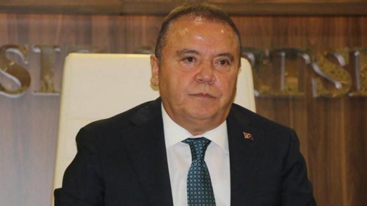 Antalya Büyükşehir Belediye Başkanı Muhittin Böcek adliye binasında
