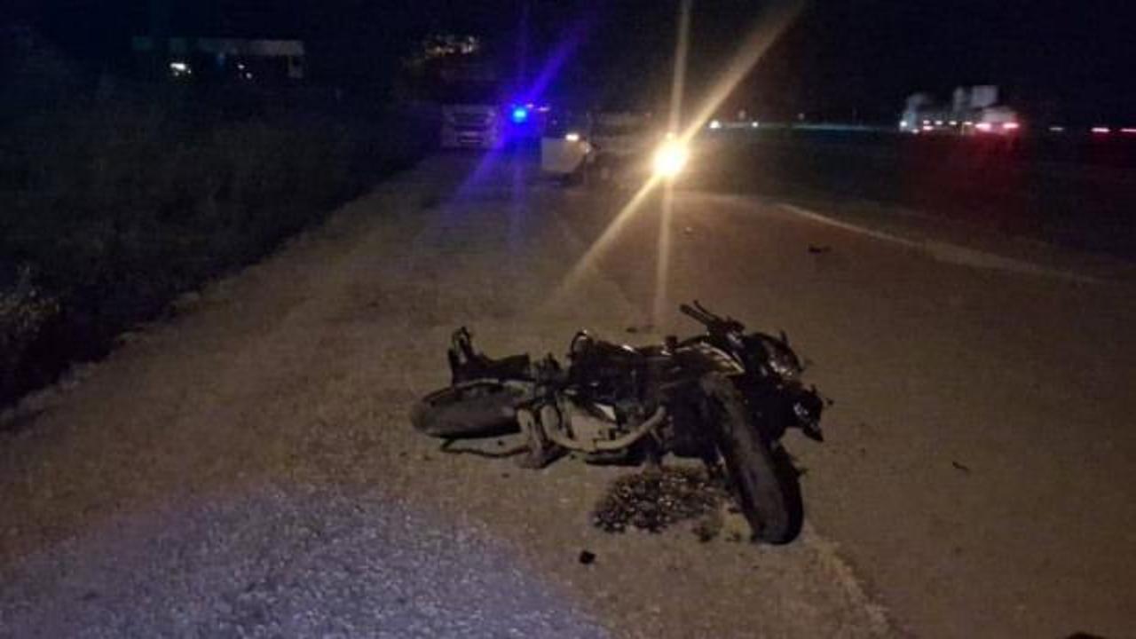 Tokat'ta feci kaza! Otomobil motosiklete &ccedil;arptı, 2 gen&ccedil; hayatını kaybetti