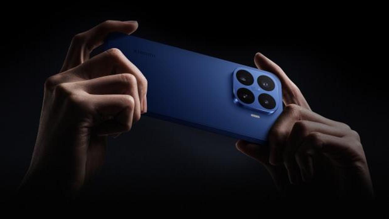 Xiaomi 17T Pro akıllı telefonun ön ve arka görünümü