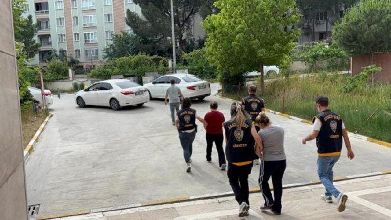 Gözaltına alınan anne Beren Dikbaş'ın fotoğrafı.