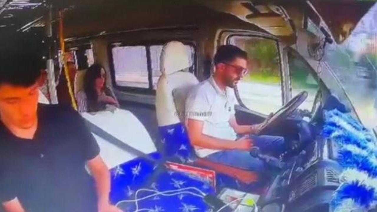 Adana'da polis okulu duvarına çarpan dolmuş ve çevresindeki polis ve sağlık ekipleri.