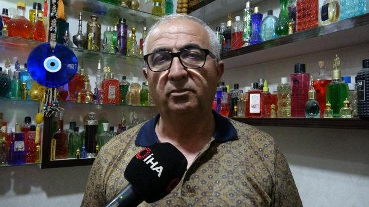 Malatya'da yaşayan İsmet Aladağ, 35 yıldır topladığı kolonya koleksiyonuyla birlikte.