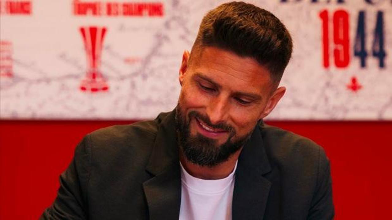 Olivier Giroud, Lille formasıyla sahada.
