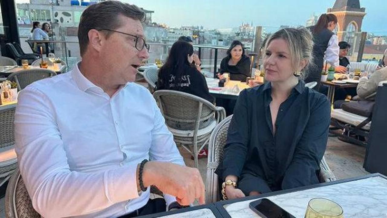 Avrupa Parlamentosu binası ve Türk bayrağı