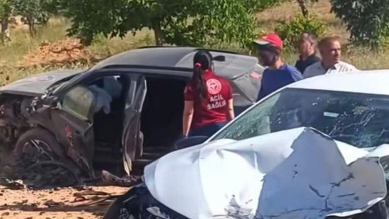 Gaziantep'te 2 otomobil &ccedil;arpıştı: 5 yaralı
