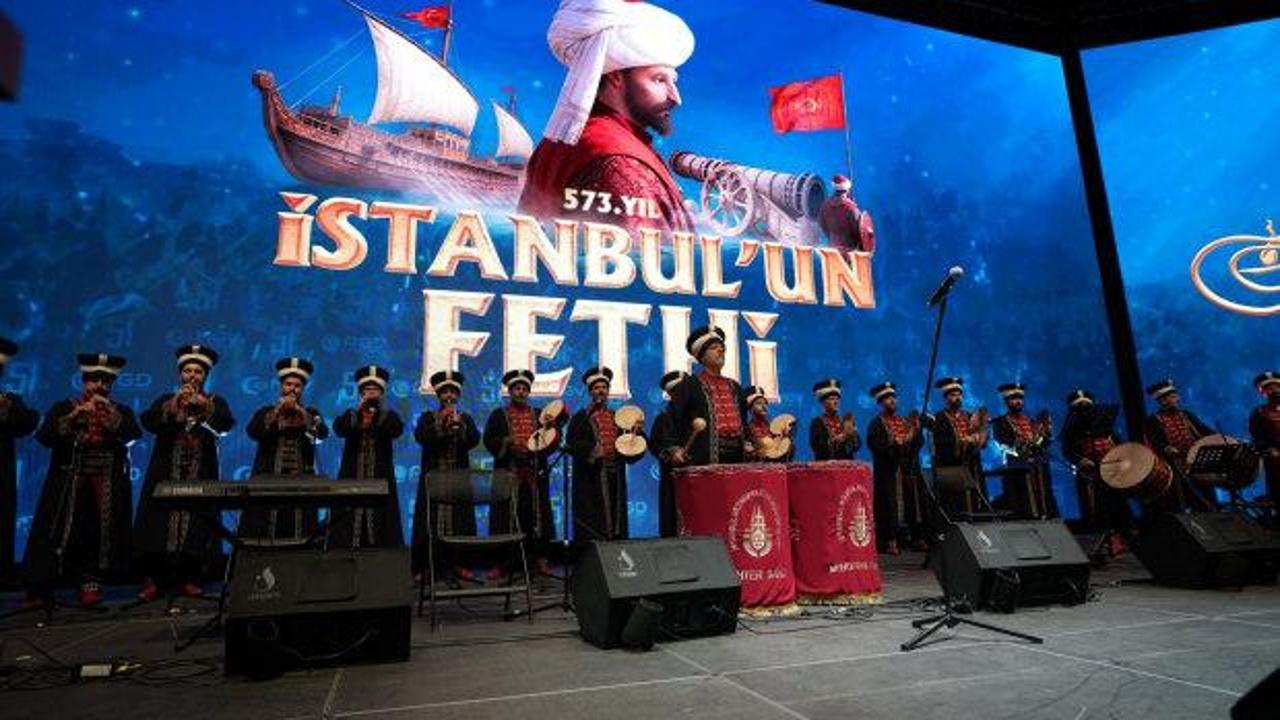 Anadolu Gençlik Derneği'nin İstanbul'un Fethi'nin 573. yıl dönümü dolayısıyla düzenlediği etkinlikten görüntüler.