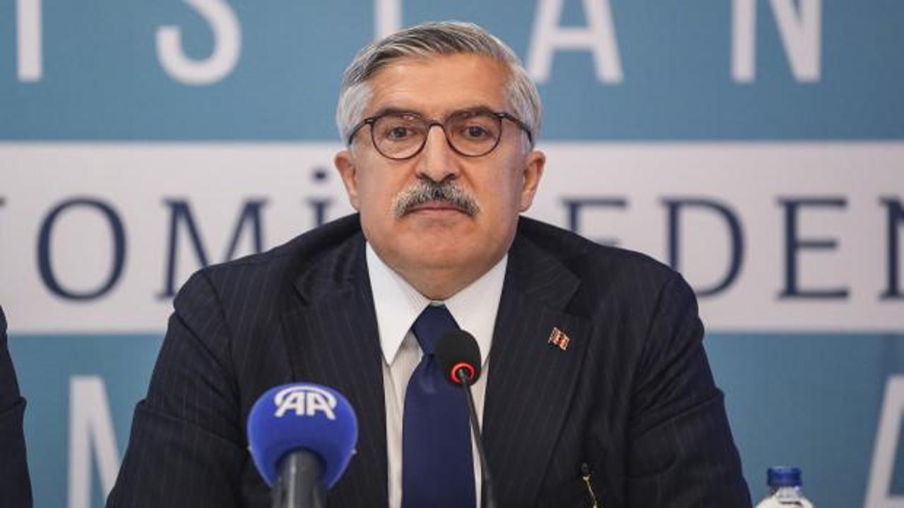 AK Parti Genel Başkan Yardımcısı Hüseyin Yayman konuşma yaparken