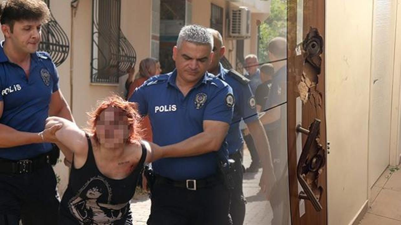 Apartman sakinleri ihbar etti! Kapıyı kırıp, kelep&ccedil;eleyerek &ccedil;ıkardılar 