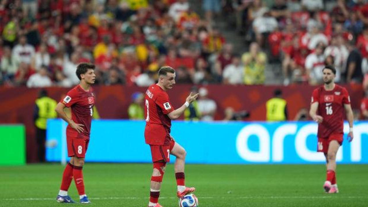 A Milli Futbol Takımı oyuncuları maç sonrası üzgün görünüyor.