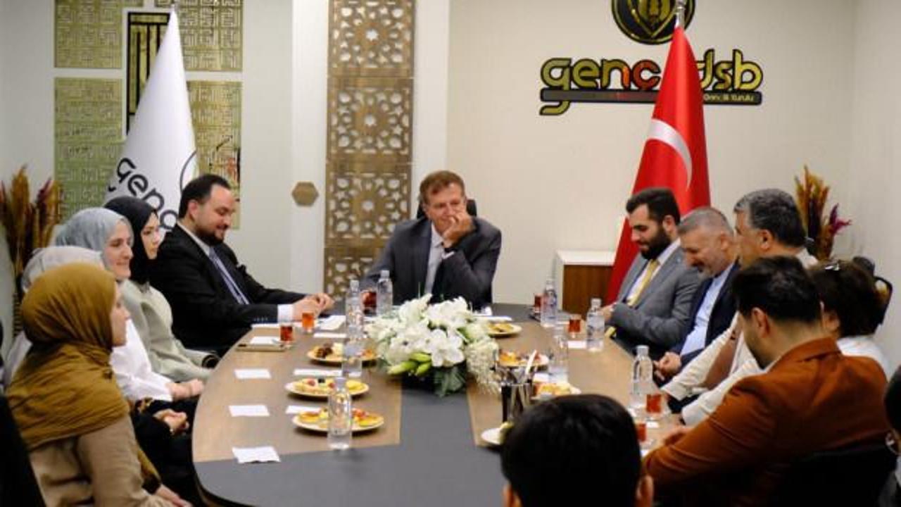 Bakan Arıklı ve İDSB Gen&ccedil;lik Kurulu&rsquo;ndan Kıbrıs davasında kararlılık vurgusu