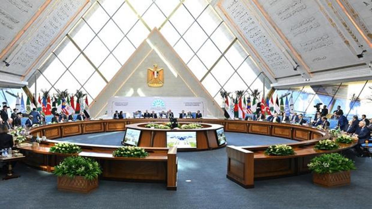 D8 kuruluşunun 29. yılında k&uuml;resel bir oluşum &ouml;zelliği taşıyor