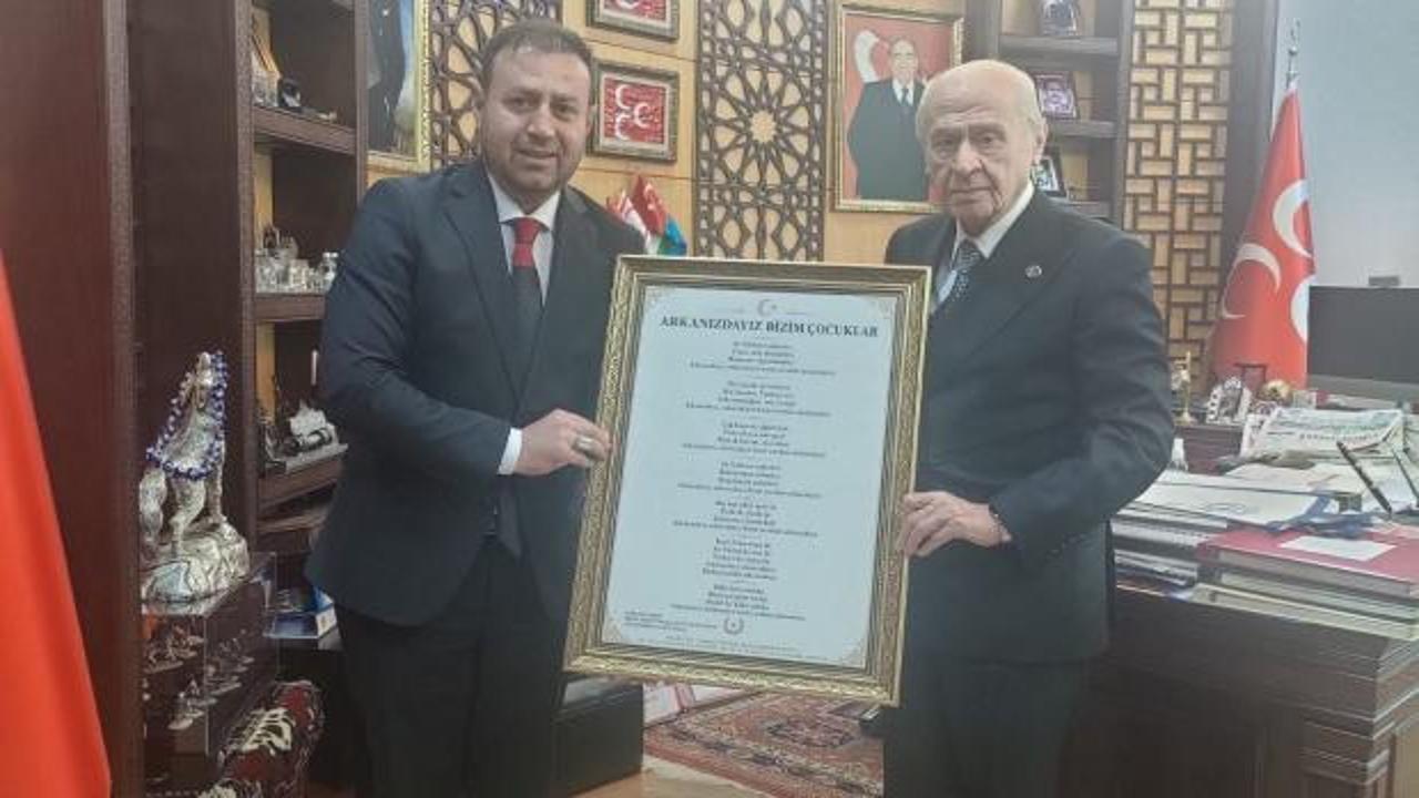 A Milli Futbol Takımı oyuncuları sahada mücadele ederken