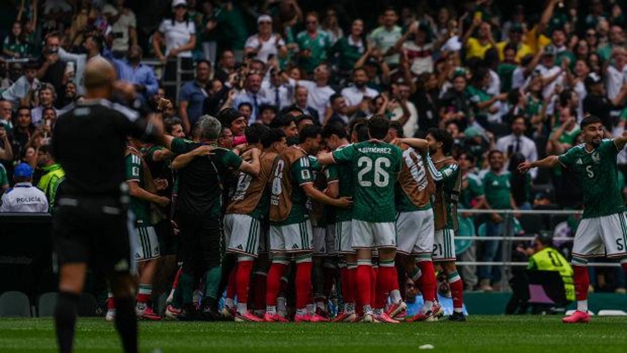 2026 FIFA Dünya Kupası açılış maçında Meksika ve Güney Afrika takımları sahada.