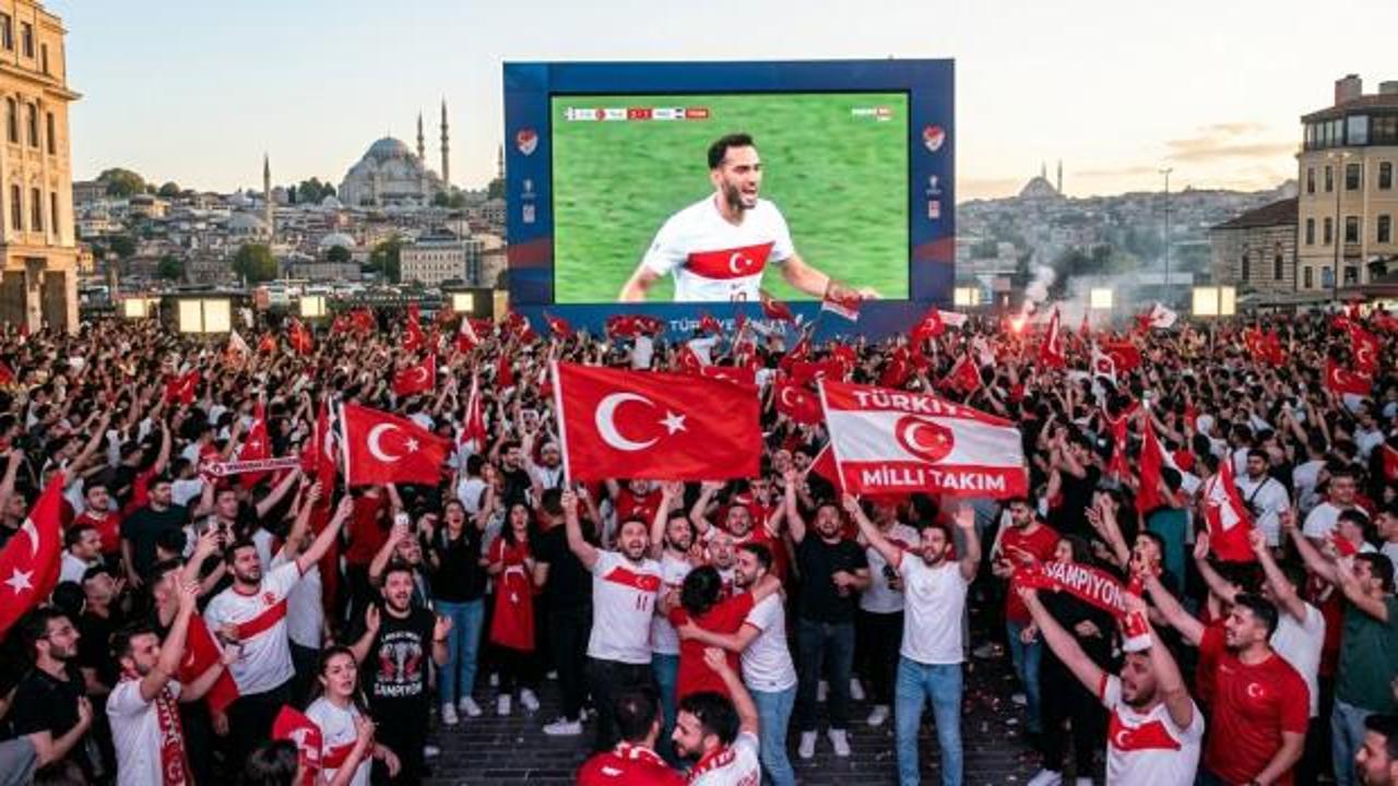 Dünya Kupası maçlarının izleneceği dev ekranlar kuruluyor