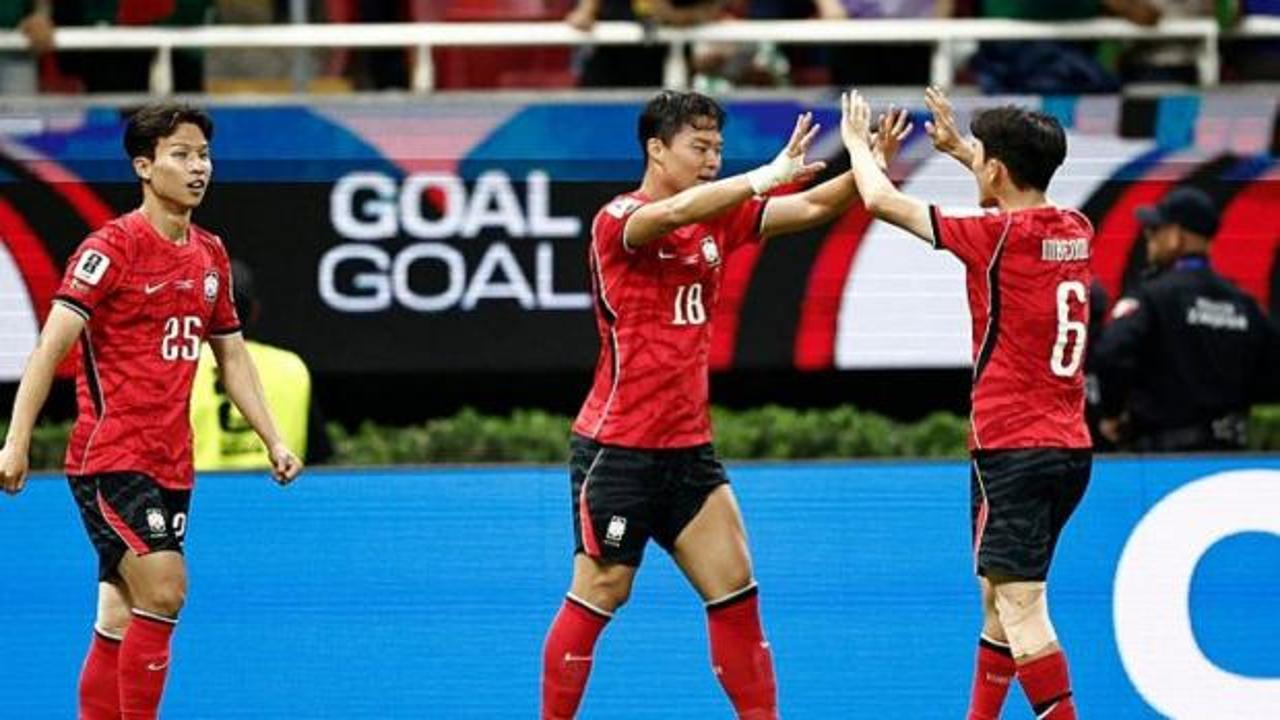 Güney Koreli futbolcu Hyeon-Gyu Oh'un gol sevinci