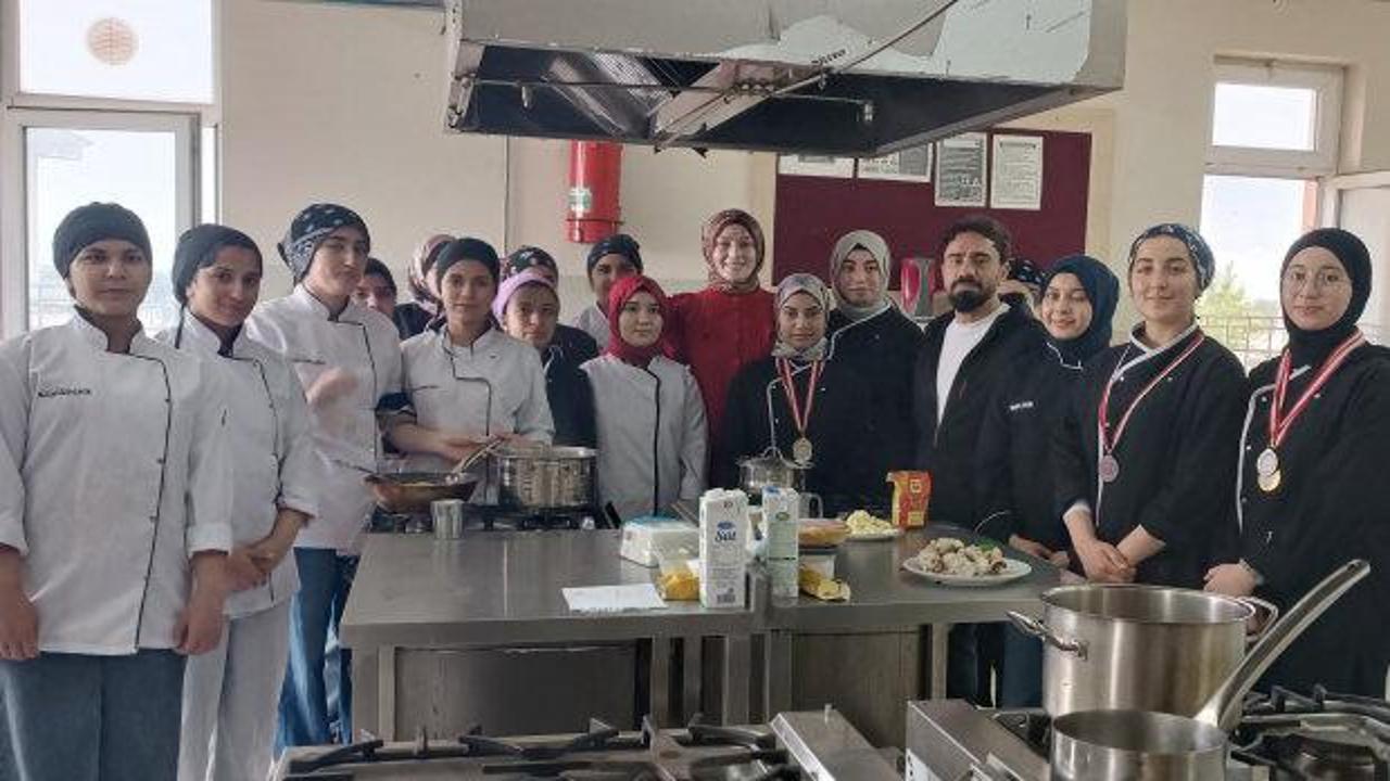 İslahiye Cemil Meriç Meslek ve Teknik Anadolu Lisesi öğrencilerinin ürettiği ekmekler ve yemekler